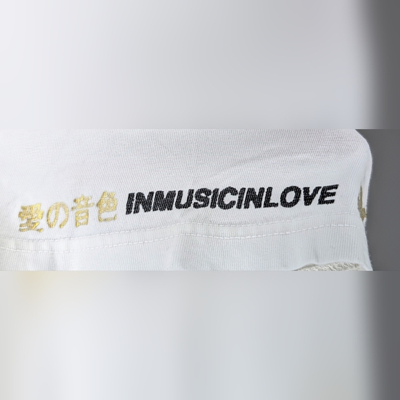 Freecity • Aino Neiro Tee - Picture 4 of 6